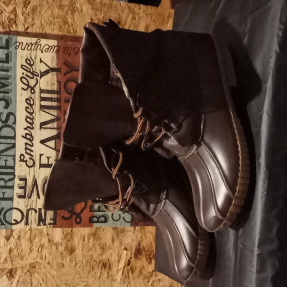 Dark brown yoki duck boots